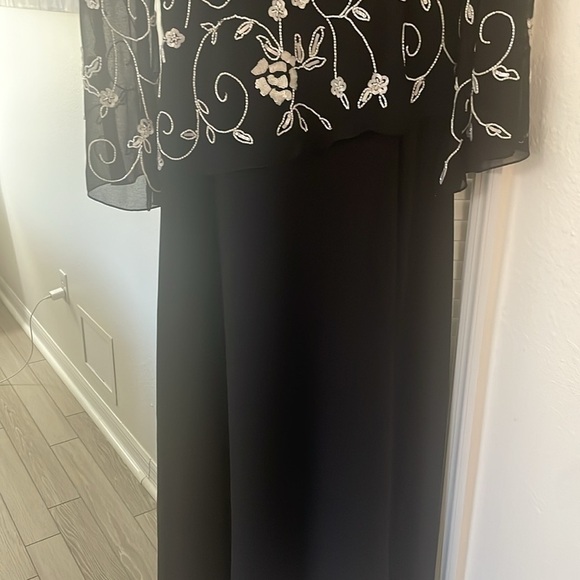 EUC JKara Black Dress with white floral beeding Size 16 - Picture 9 of 13